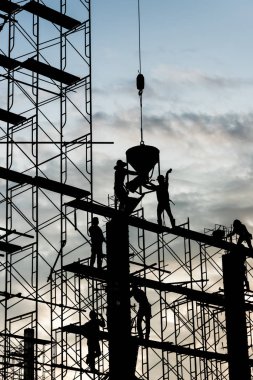 İşçisilueti. İnşaat İnşaat ı iskele beton işçilişi.