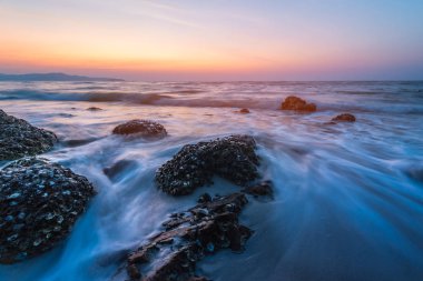 Sahilde gün batımı