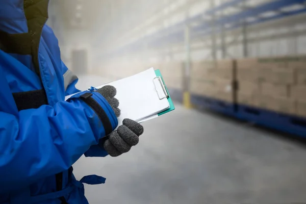 Closeup Shooting Hand Worker Clipboard Checking Goods Freezing Room Warehouse — Stock Photo, Image