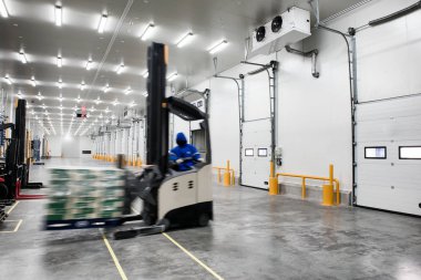 İşçi stand- on kamyon kaldırmak ve taşımak için kullanılır hazır gıda stokları soğuk oda veya dondurucu odası.