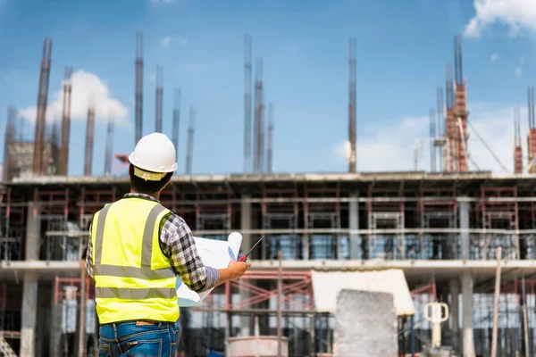 Ingeniería Consultoría Gente Sitio Construcción Con Plano Mano Inspector Edificio —  Fotos de Stock