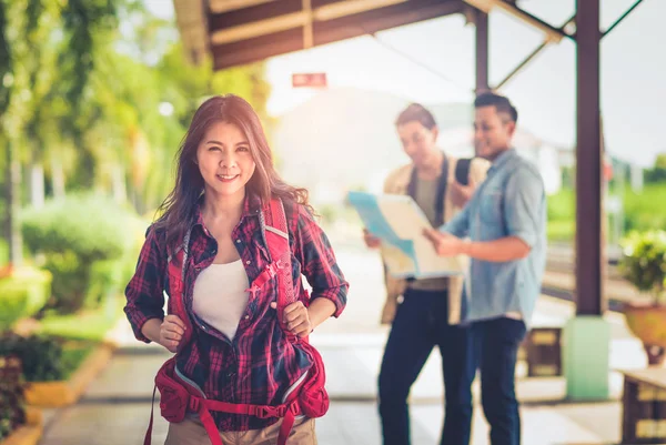 Joven Mujer Bonita Asiática Expresión Sus Ojos Feliz Disfrutando Viajar — Foto de Stock