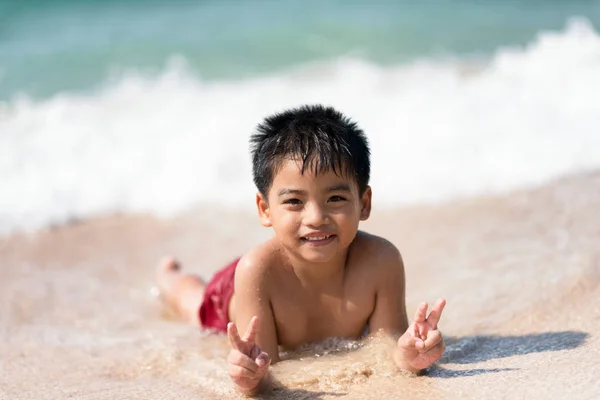 Asiático Pequeño Niño Felicidad Jugando Playa —  Fotos de Stock