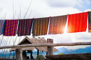 Tayland kumaş kuru Etkinliği. Pue Kumaş, Tayland. Tayland Lue dokuma kumaş Halk kostümleri.