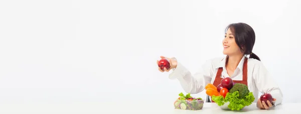 Mulher Jovem Asiática Feliz Segurando Maçã Frutas Frescas Com Legumes — Fotografia de Stock
