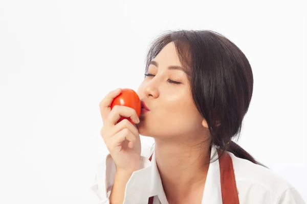 Mladá Asijská Žena Spokojená Držením Líbáním Čerstvého Ovocného Jablka Zeleninou — Stock fotografie