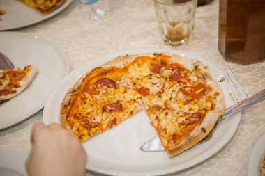 dilim bitmiş lezzetli pizza