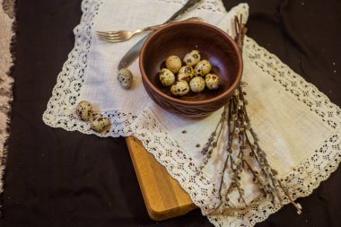 Paskalya yumurtaları rustik tarzda
