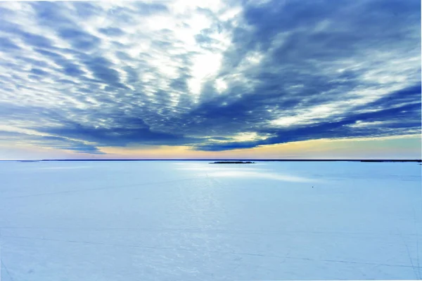 Winterhorizon Met Gaten Wolken — Stockfoto