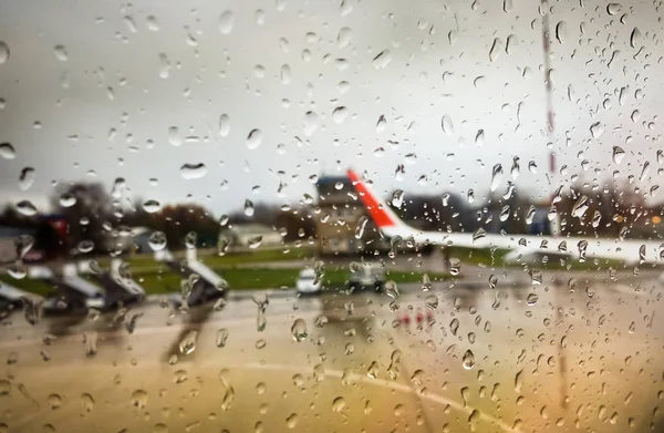 Water drop on mirror window of airplane — Stock Photo, Image