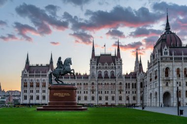 Budapeşte, Macaristan 04 / 19 / 2019. Budapeşte 'deki Parlamanin güzel manzarasi. 