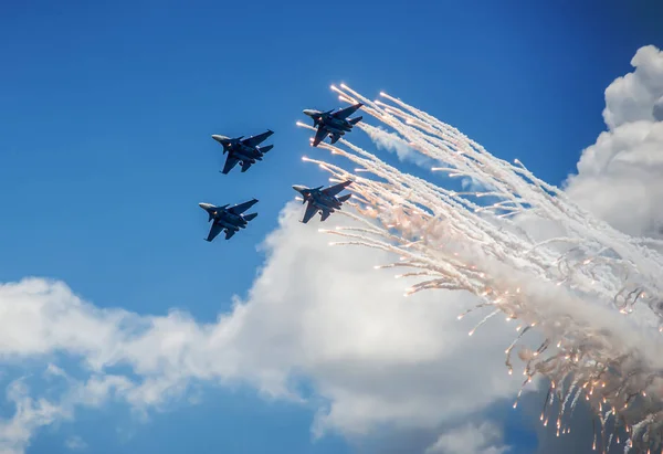 Su-33 askeri uçak gökyüzünde