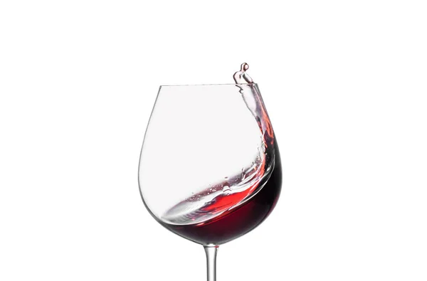 Espalhando Vinho Tinto Copo Fundo Branco — Fotografia de Stock