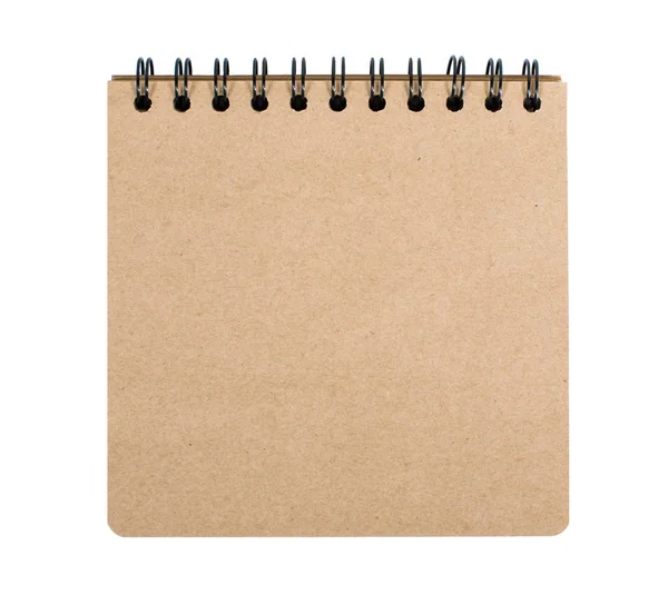 白い背景に螺旋状の茶色のクラフト紙から開いた空白の正方形のノートブック トップビュー — ストック写真