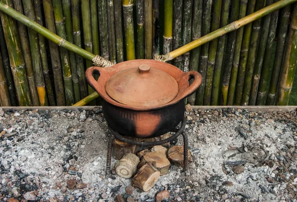 Lerkruka Och Spis Asiatisk Keramik — Stockfoto