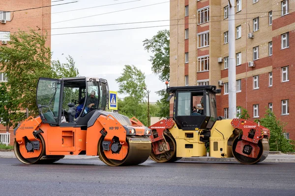 2018 러시아 노동자와 도시의로에 새로운도 Pavers의 — 스톡 사진