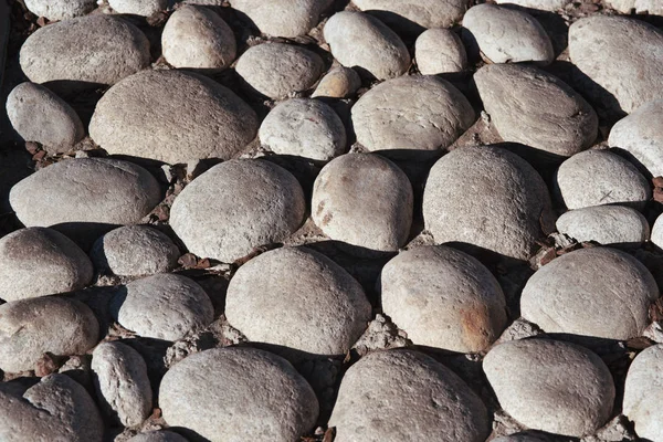 Textuur van dichtgepakte grote gladde stenen — Stockfoto