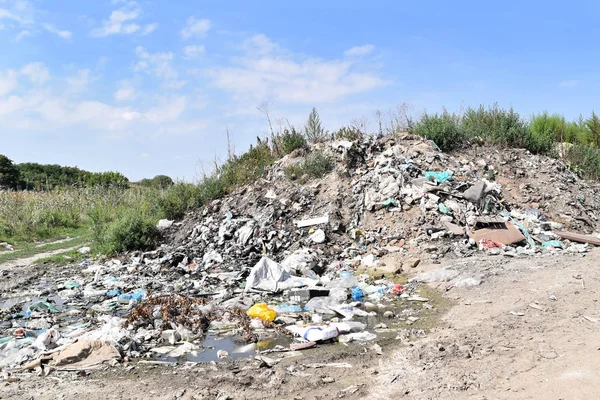 ゴミ捨て場 生態学的災害 — ストック写真