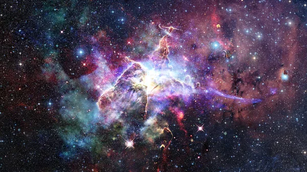 神秘的山 船底座星云由哈勃太空望远镜拍摄的区域 这幅图像由美国国家航空航天局提供的元素 — 图库照片