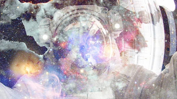 Astronauta w kosmosie. Elementy tego obrazu dostarczone przez NASA. — Zdjęcie stockowe