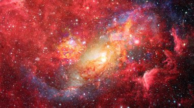 Nebula ve sarmal galaksiler uzayda. Bu görüntünün elementleri NASA tarafından desteklenmektedir.