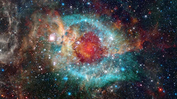 Yıldızlı ve nebulalı gece gökyüzü. Bu görüntünün elementleri NASA tarafından desteklenmektedir.