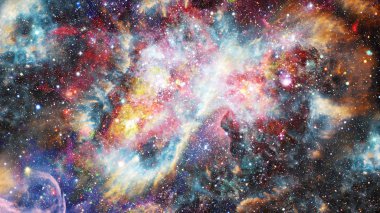 Bulutsusu renkli bulutlarda. Hubble Uzay Teleskobu kombine versiyonu. Nasa tarafından döşenmiş bu görüntü unsurları.