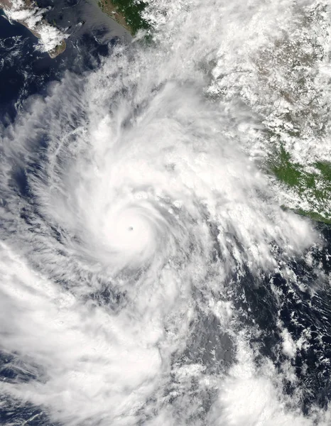 Ciclón gigante en el planeta Tierra. Elementos de esta imagen proporcionados por la NASA — Foto de Stock