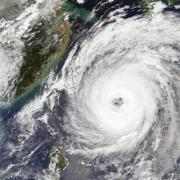 El tifón Trami apunta a Japón. Elementos de esta imagen proporcionados por la NASA . — Foto de Stock