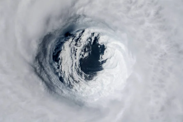 Huracán Michael Frpm espacio. Elementos de esta imagen son proporcionados por la NASA — Foto de Stock