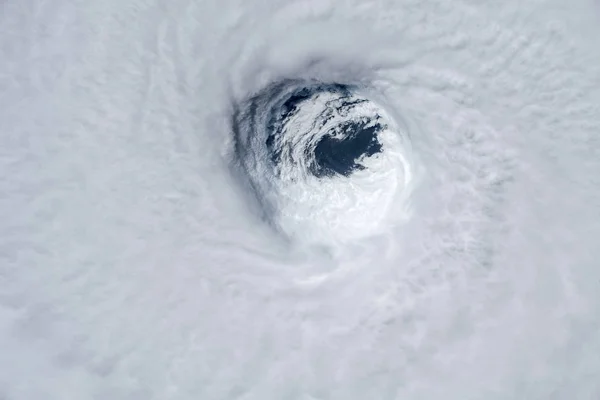 Huracán Michael desde el espacio. Elementos de esta imagen son proporcionados por la NASA — Foto de Stock