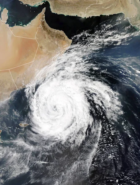 Zyklone luban und titli, indischer Ozean. Elemente dieses Bildes von der nasa — Stockfoto