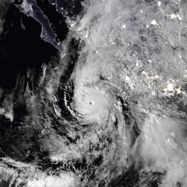 Hurrikan Willa, nächtliches Bild. Elemente dieses Bildes von der nasa — Stockfoto