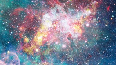 Bulutsusu renkli bulutlarda. Hubble Uzay Teleskobu kombine versiyonu. Nasa tarafından döşenmiş bu görüntü unsurları.