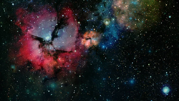 Nebulosa colorida e aglomerado aberto de estrelas no universo. — Fotografia de Stock