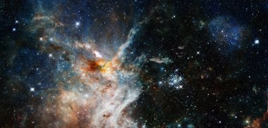 Derin uzayda spiral nebula ve ışık ışını. Bu görüntünün elementleri NASA tarafından desteklenmektedir.