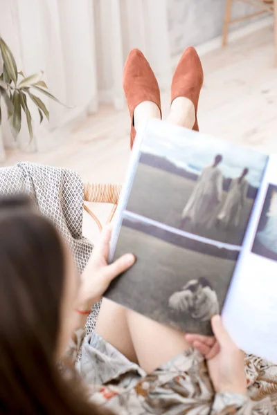 Girl Skirt Shoes Reading Magazine Female Slim Legs Suede Mules — Stock Photo, Image