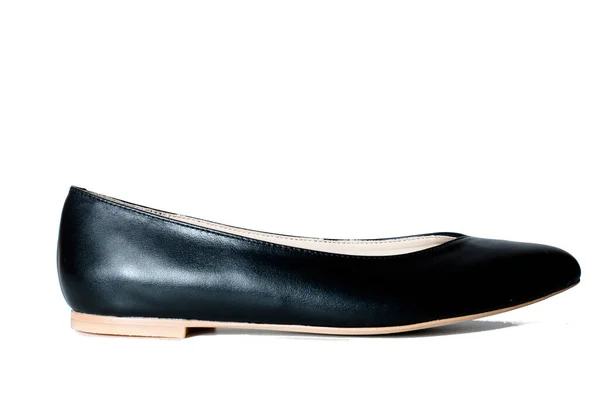 Beyaz Arka Planda Bale Ayakkabıları Düz Ayakkabılar Klasik Deri Katırlar — Stok fotoğraf