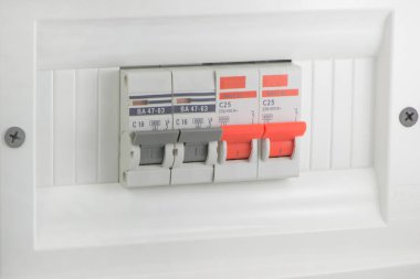 Dört puan olarak elektrik dağıtım panel