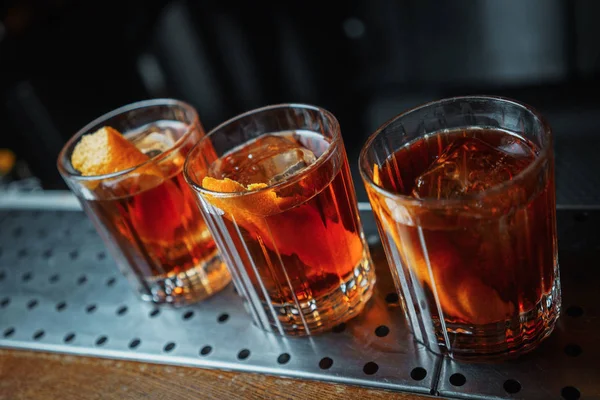 Three Glasses Old Fashioned Cocktails Bar — Stock Photo, Image