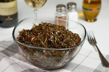 deniz lahanası salatası cam kase