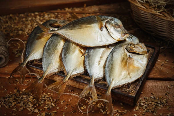 Vista Pescado Seco Con Sal Superficie Madera — Foto de Stock