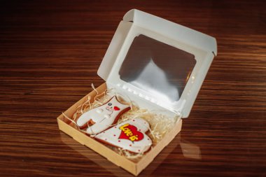 kedi ve kalp şekillerinde zencefilli kurabiye