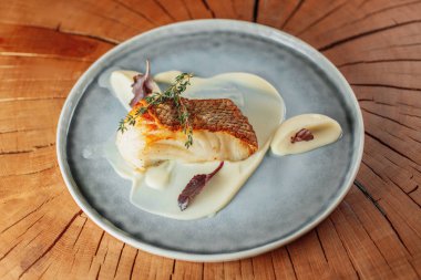 beşamel soslu beyaz balık biftek bölümü