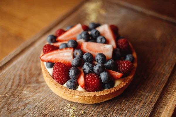 Tartlet Fruit Wooden Board High Quality Photo — Stock Photo, Image