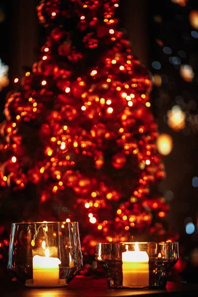 Vaz Med Nyårsträd Baren Med Glas Och Vin Höj Kvalitet — Stockfoto