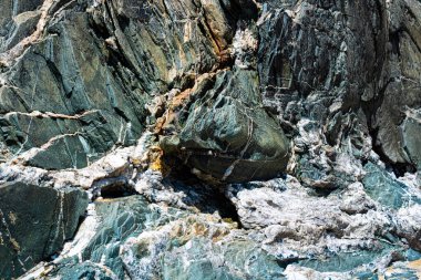 Arpa Koyu Sahili 'ne kuvars içeren kayaların dokusu