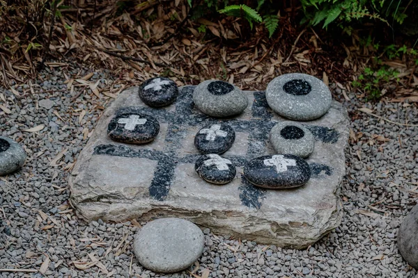 Tic Tac Toe Taşlardan Yapılan Oyun