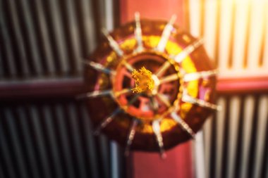 Budist Tapınağı binada kırmızı havai ışıklar odak keskin