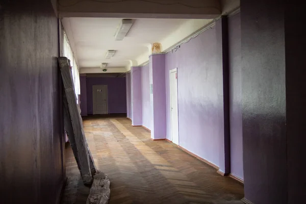 Pasillo Escuela Vacía Escuela Ucraniana Durante Cuarentena Coronavirus Materiales Construcción —  Fotos de Stock